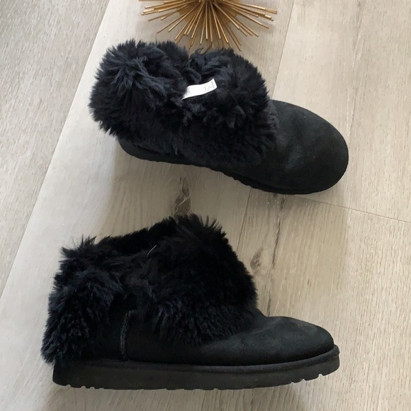 UGG Bailey Button Black Boots size 6 leather sheepskin lining winter cozy - Picture 11 of 16